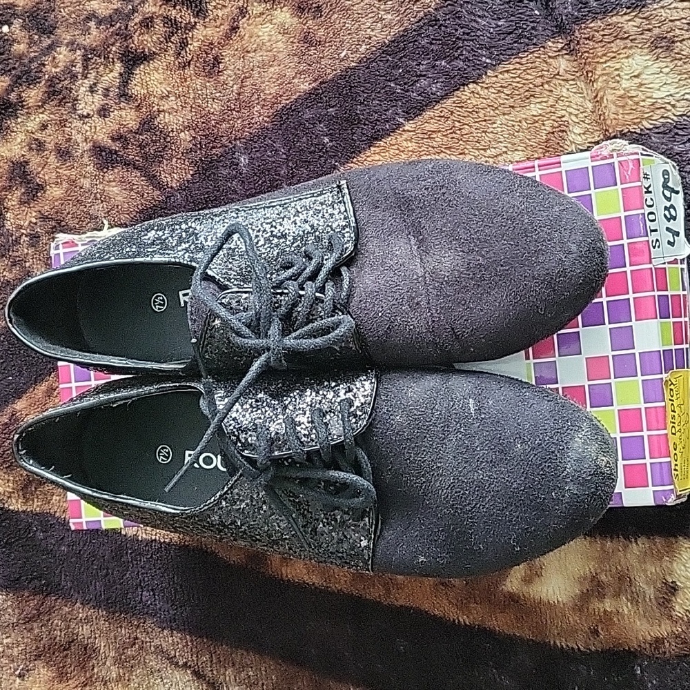 GUC Rouge Black glitter shoes w/box